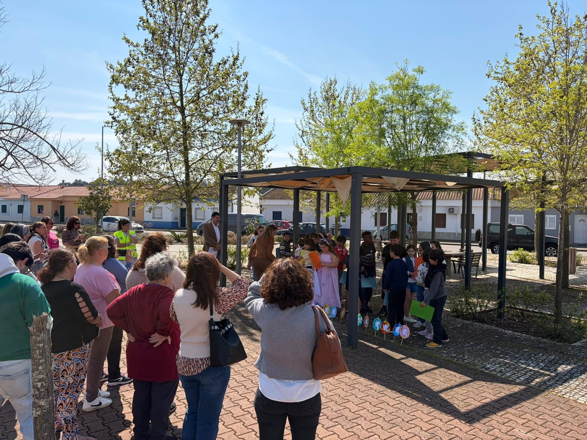 Alunos do Agrupamento de Escolas Salgueiro Maia levam poesia às ruas das localidades