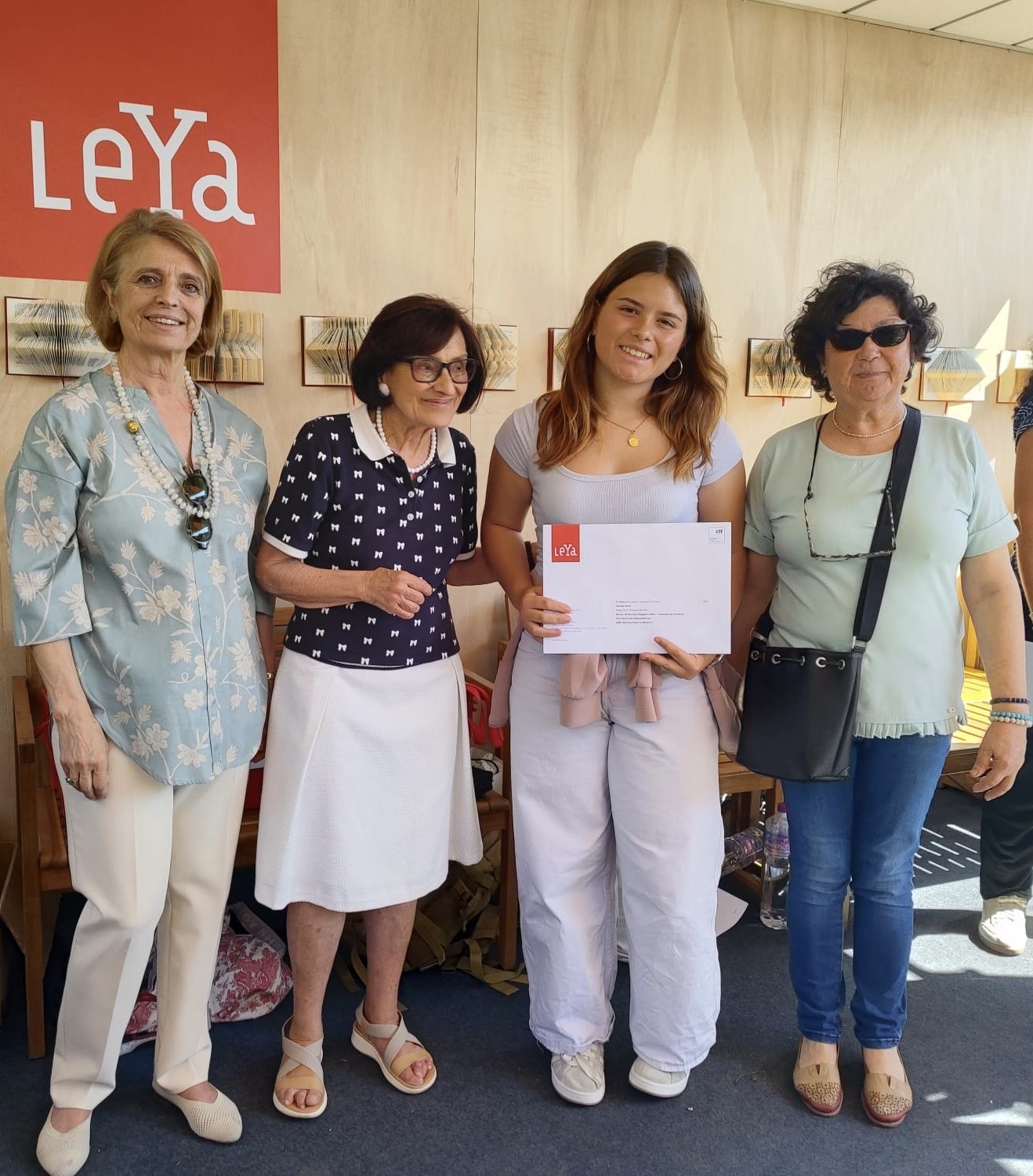 Daniela Silva, aluna do 9ºA, premiada com o 3º prémio do concurso “Uma Aventura Literária”, na modalidade de Desenho